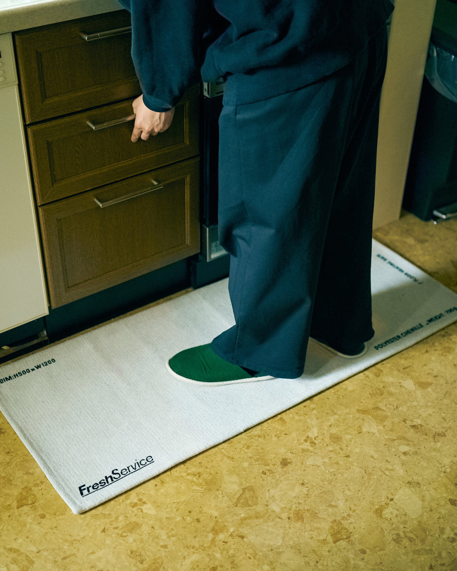 FLOOR RUG