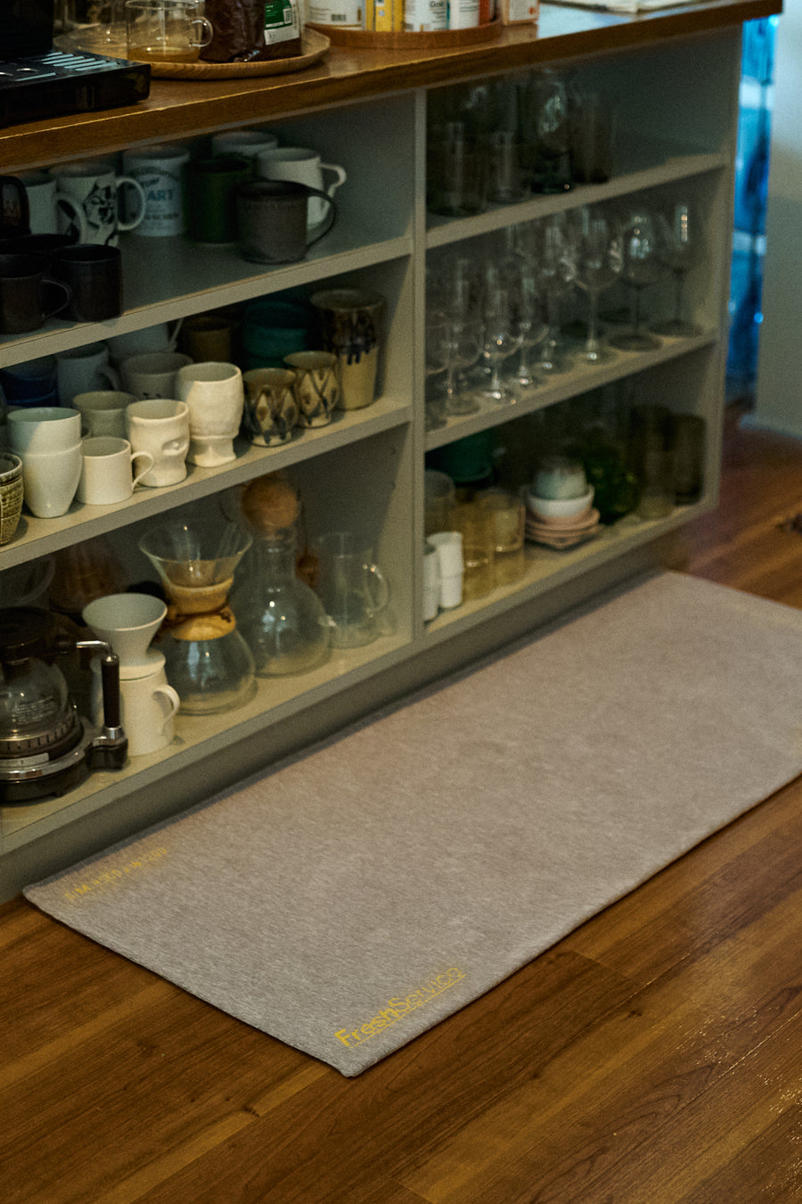 FLOOR RUG